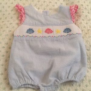 Babeeni smocked seersucker seashell bubble